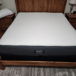 King Beautyrest Black Hybrid Mattress