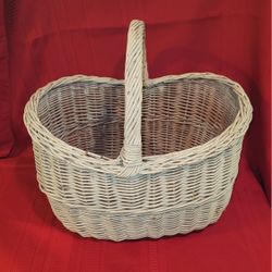 HEAVY DUTY LARGE WHITE WICKER BASKET  16"H×16"L×13"W×10"D