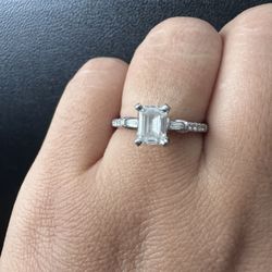 Emerald Diamond Ring 