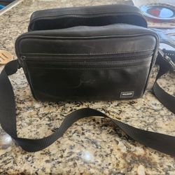 Blk Leather Kalimar Camera / Video Bag. 