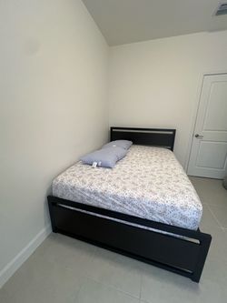 Full-Size Bed – $100 🛏️