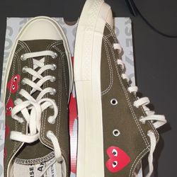 Olive green comme 2025 des garcons converse