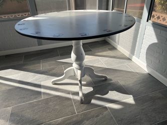 41 1/2” Round Table