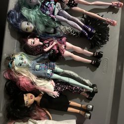 Monstet high dolls lot