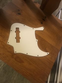 Fender base pick guard