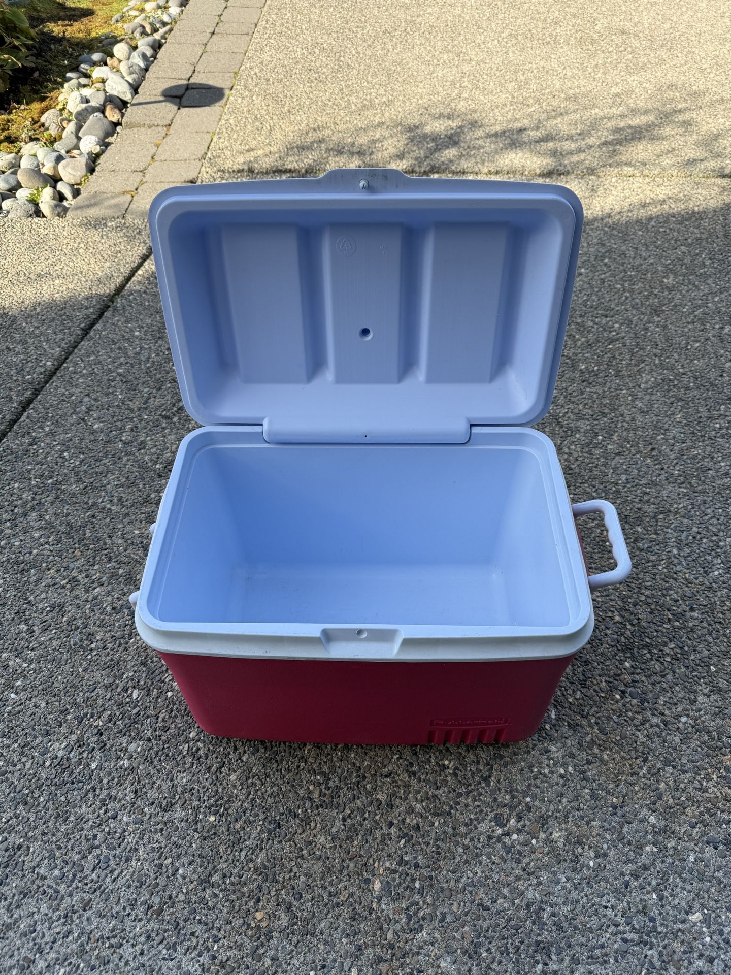 Rubbermaid Cooler