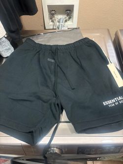 Black Essential shorts