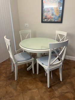 Round kitchen table with 4 chairs