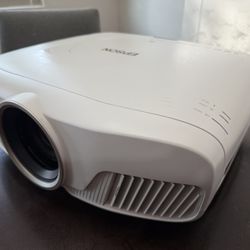 🎥 Epson 5050UB 4K PRO-UHD Home Theater Projector – $500