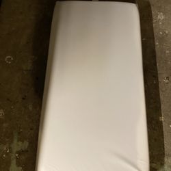 Crib Mattress w/  5 Sheets