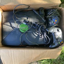 Original Xbox With 3 Controllers