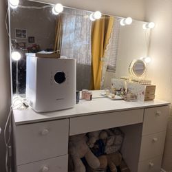 Vanity Mirror With Dresser