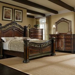 Brand New Elegant Carved Wood Bedroom Set 
