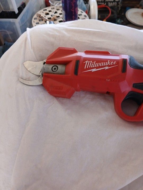 Milwaukee 12v Pruning Shears