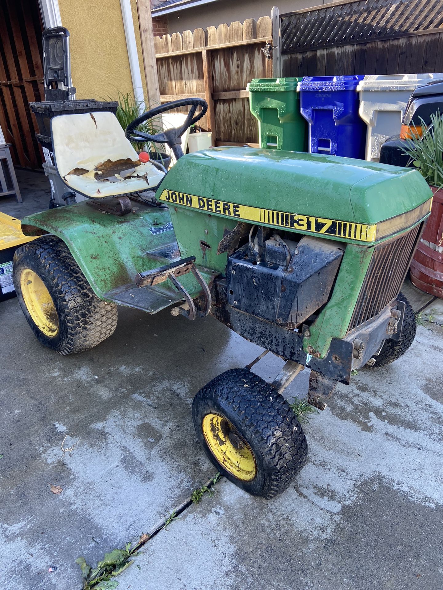 Yard Tractor John Deere 🦌 317 With Attachments 