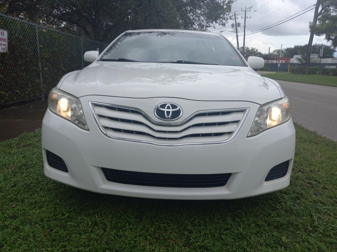 2010 Toyota Camry for Sale in Fort Lauderdale, FL - OfferUp