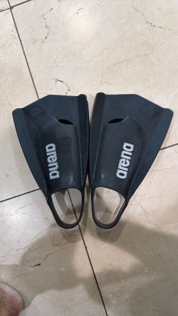 arena Power fins 8-9 excellent condition