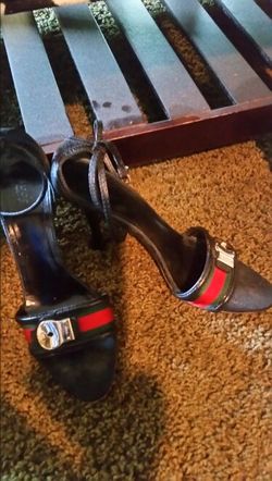 Gucci shoe size 40 $275