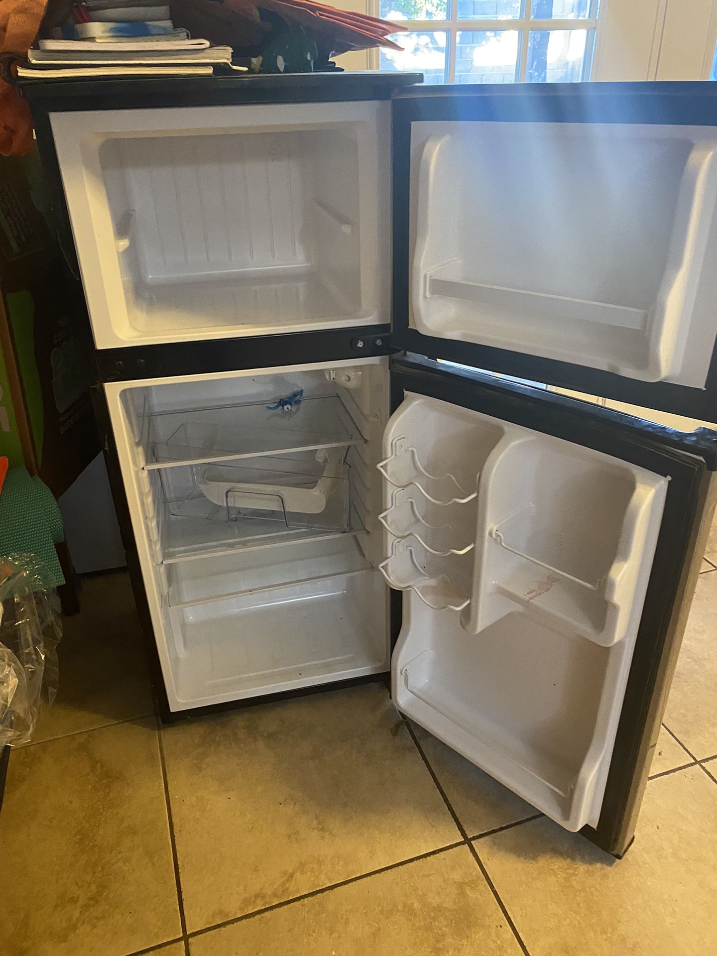 Like New Large Mini Fridge W/ Freezer for Sale in Mesa, AZ OfferUp