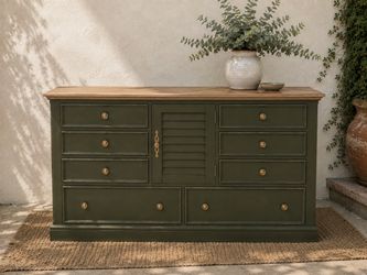 Cedar Hollow 8-Drawer Dresser with Cabinet
