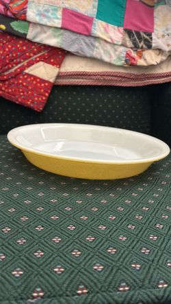 Vintage Pyrex 209 8 1/2 yellow speckled pie plate