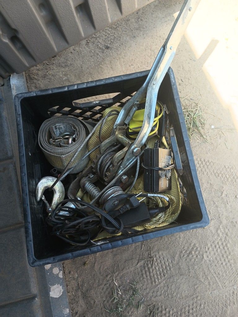 Winch Puller 8000 Pounds With Straps And Everything