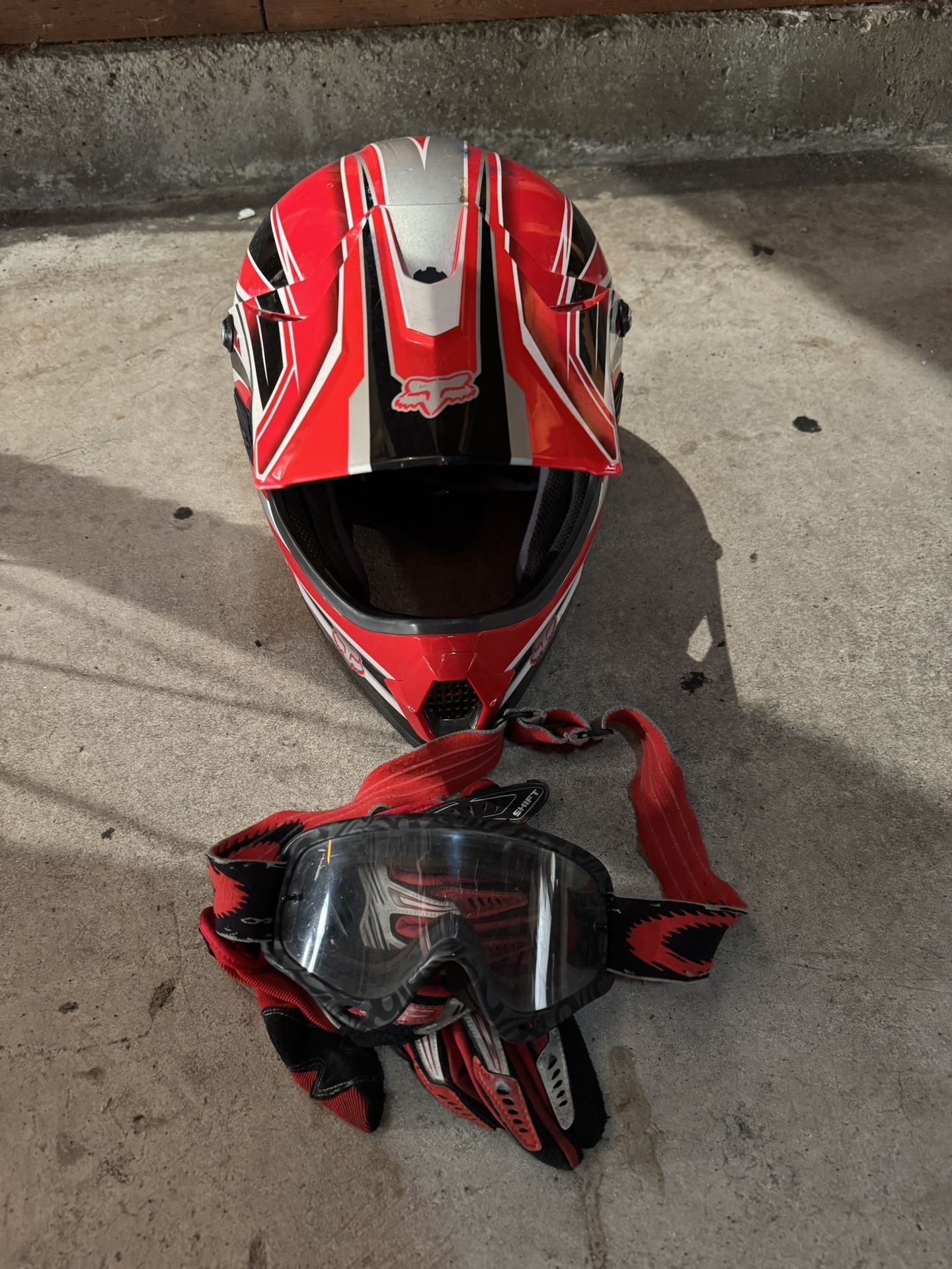 Motocross Helmet(Fox) Gloves & Oakley Goggles