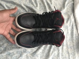 Jordan 1 mid sz.10.5 NEED GONE ASAP