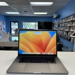 MacBook Pro With Touchbar i7 16GB 512 SSD Space Gray