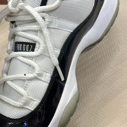 Jordan 11s Black White 