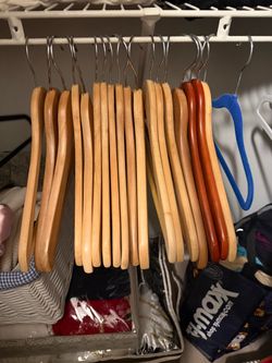 Wooden Clothes Hangers Set
