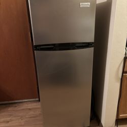 Apartment/ Dorm Fridge