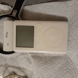 Ipod Classic 10 GB Has Cords External Speaker Screen Good / Needs Battery Replaced 