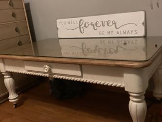 Living Room Table With Glass And Sign