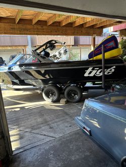 1998 Tige Wakeboard Boat 760 Hrs