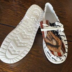 Brand new size 7 baseball, Mom shoes