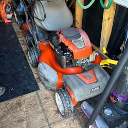 HUSQVARNA ALL WHEELS DRIVE MOWER 