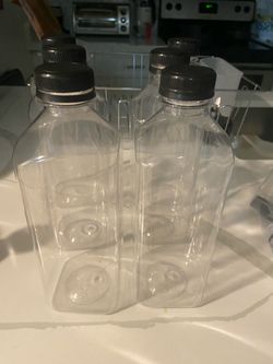 6 —32oz plastic bottles ONLY 6