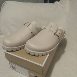 Michael Kors 8.5 Slip Ons