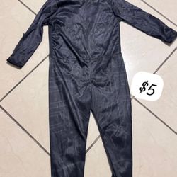 Disfraces $ 7 Y $5