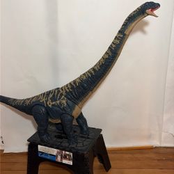 Dominion Dreadnoughtus 5-Foot Long Poseable Dinosaur Figure Jurassic World
