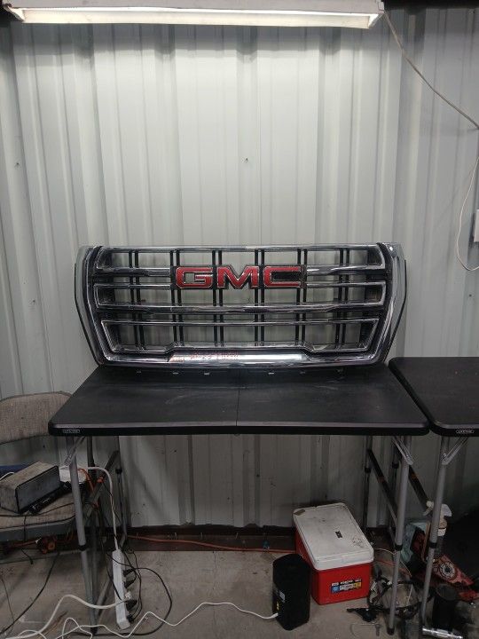 MINT 2021-2023 GMC YUKON XL SLT FRONT UPPER RADIATOR GRILLE GRILL W/ EMBLEM OEM