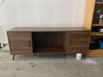 Walker Edison Mid-Century Modern 2-Door TV Stand / Media Console (Dark Walnut)