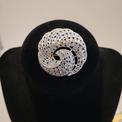 Jones New York Crystal Rhinestone Circular Brooch/Pin F9