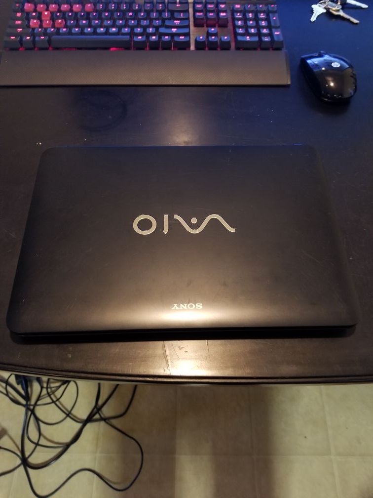 Sony vaio SVF142C29L slim laptop, i3 4gb 500gb New battery