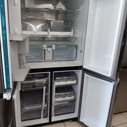 New Samsung 4-door refrigerator 36 wide by 70 high 29 deep