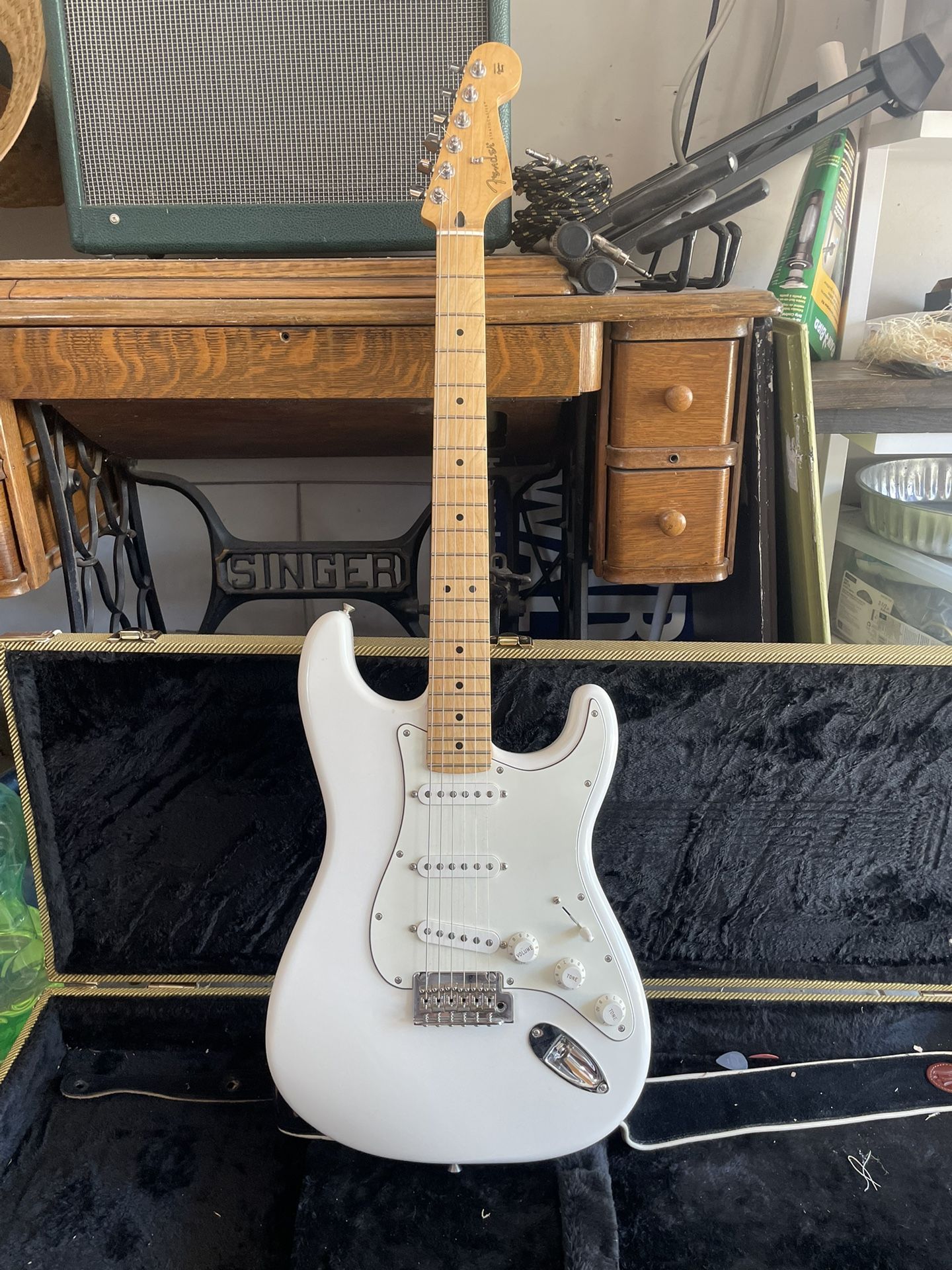 Fender Player Stratocaster®, Maple Fingerboard, Polar White