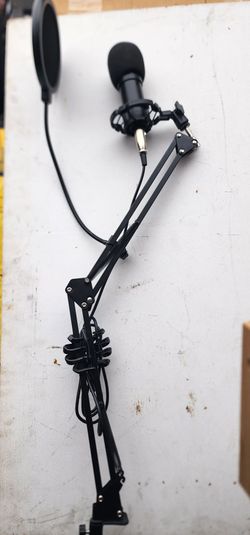 Condenser Microphone with Boom Arm and Pop Filter