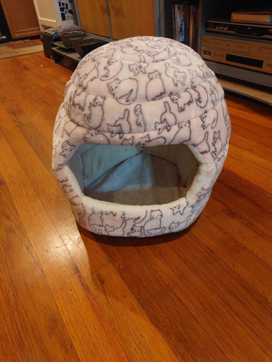Cozy Cat Cave
