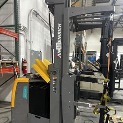 order pickers / forklift